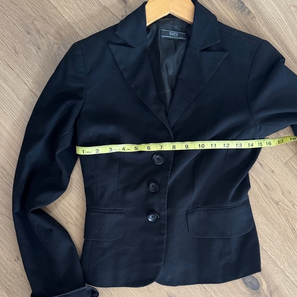 Suzy Shier Classic Black Blazer - Picture 6 of 6